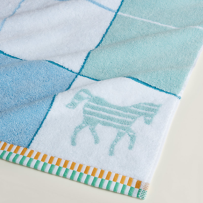Les Cabanes bath towel