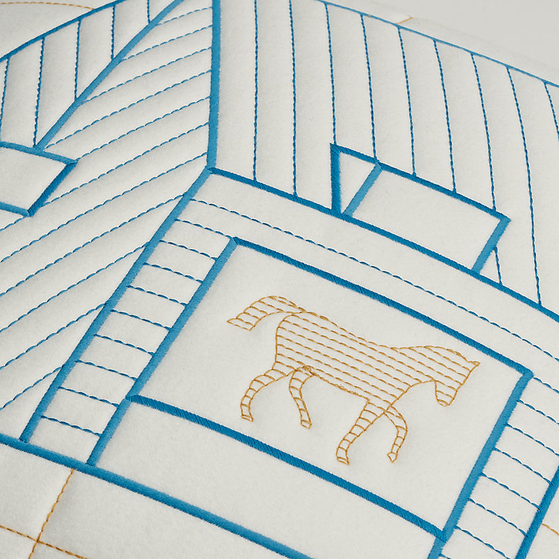 Les Cabanes pillow