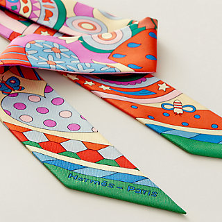 未使用品◎エルメス Les Murmures de la Foret 森のささやき ツイリー シルク100％ オレンジ/ジョーヌヴィフ/ヴェールドグリ 箱付 正規品 エルメス スカーフ ツイリー 森の囁き Les Murmures de la Foret