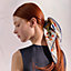 Les Tresors d'un Artiste 45方巾, 檢視: 佩戴, worn, 檢視共1張圖片的第3張