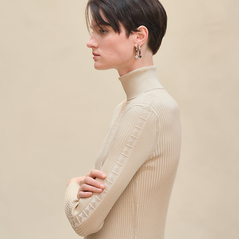 Long-sleeve short dress