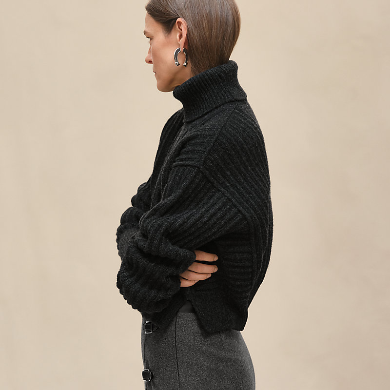 long-sleeve-thick-sweater--