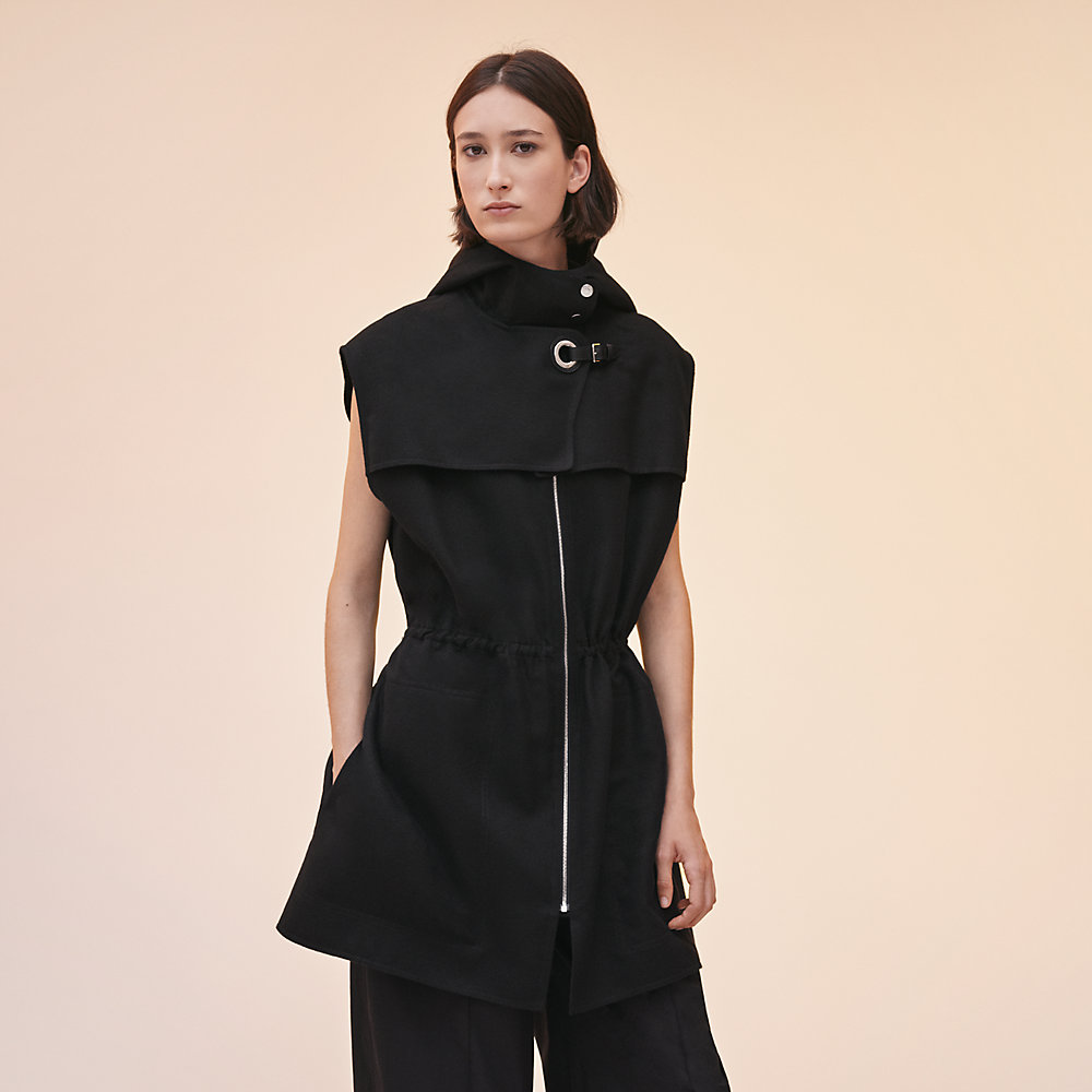 Long sleeveless vest with eyelet closure | Hermès Singapore