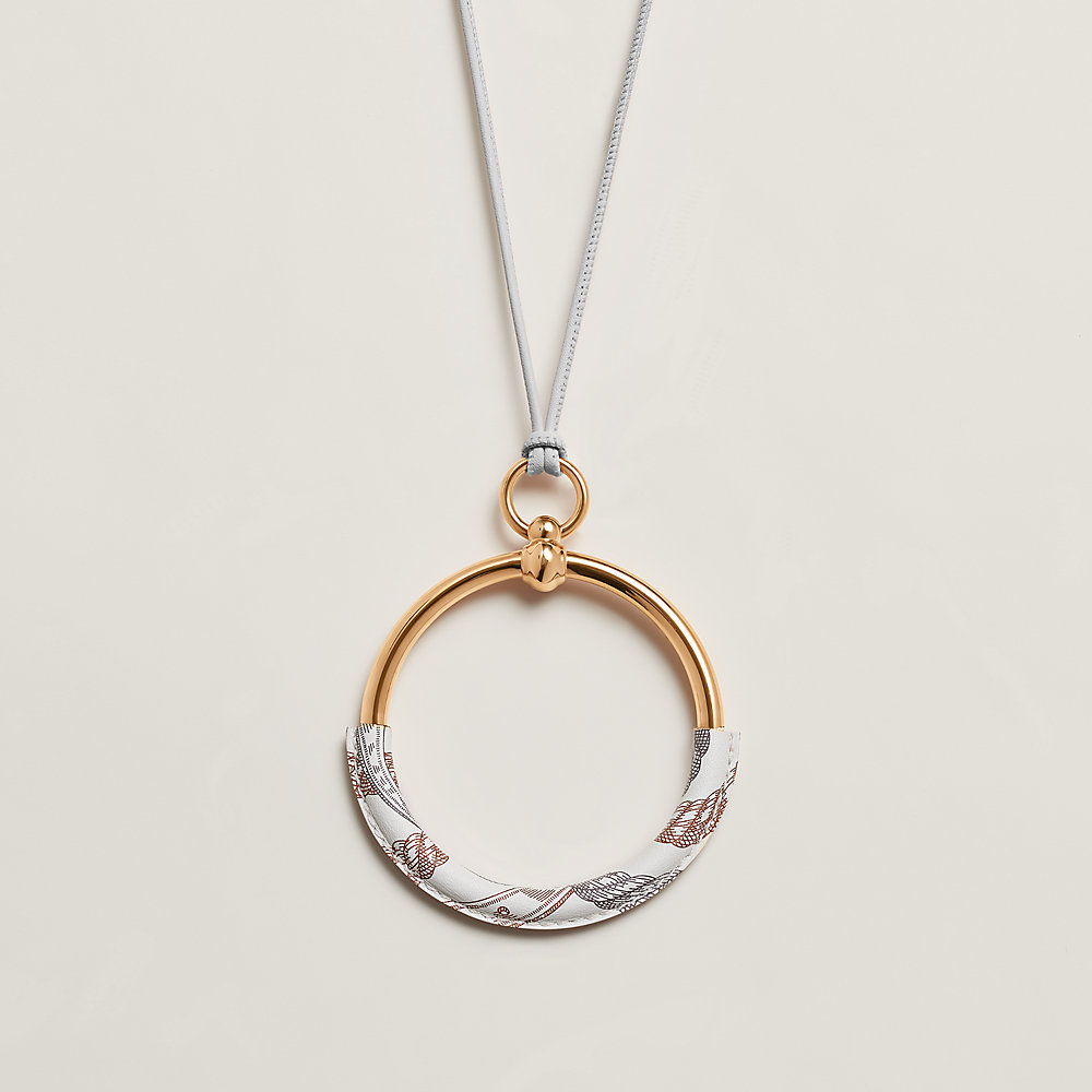 Loop Della Cavalleria pendant
