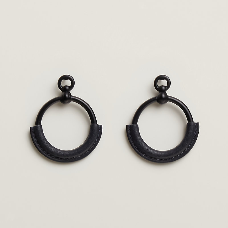 Chanel Black Velvet Cc Round Earrings | Lyst