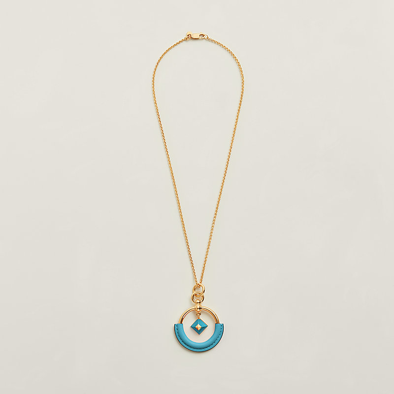【ピンクカラーが大人な可愛い◎】HERMES Loop Medor pendant PM Loop Medor pendant, small model | Hermès Singapore