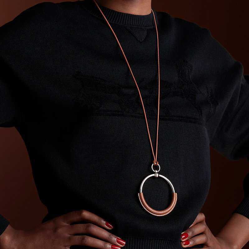 （HERMES）Loop Medor pendant PM Loop Medor pendant, small model | Hermès UAE