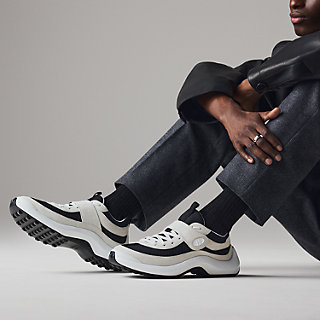 loop-sneaker--252853ZH01-worn-