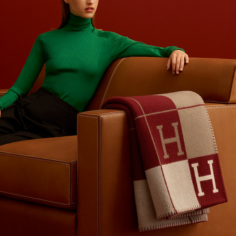 A pie Decremento Plisado Manta para sofá Avalon III | Hermès España