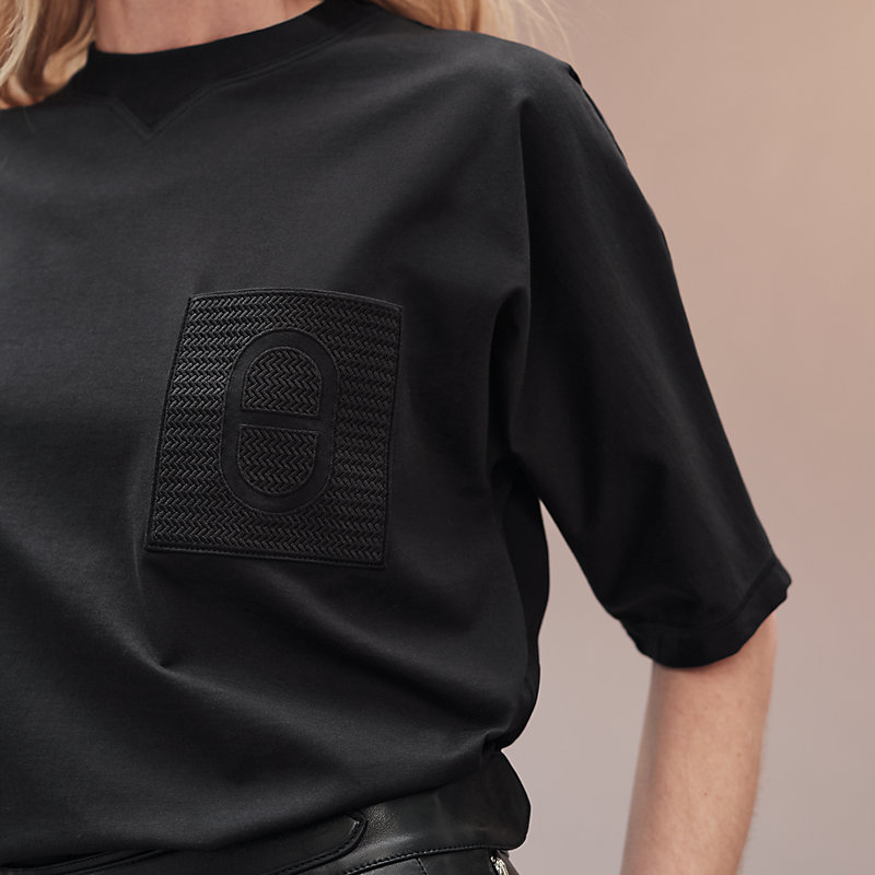 Maxi embroidered pocket t-shirt | Hermès Singapore Maxi embroidered pocket t-shirt | Hermès Singapore