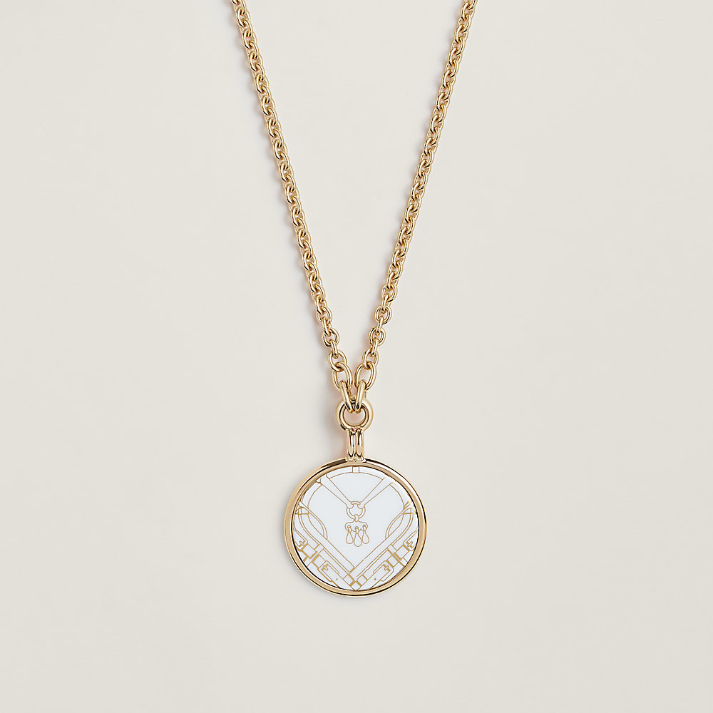 【印象的なモチーフ】HERMES Medaille Mors a Jouets ネックレス Medaille Mors a Jouets necklace | Hermès Canada