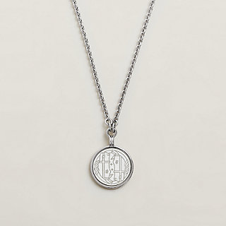 ＊シンプルデザイン＊【HERMES】ペンダント Medaille Blason Medaille Quadrige necklace, small model | Hermès Singapore
