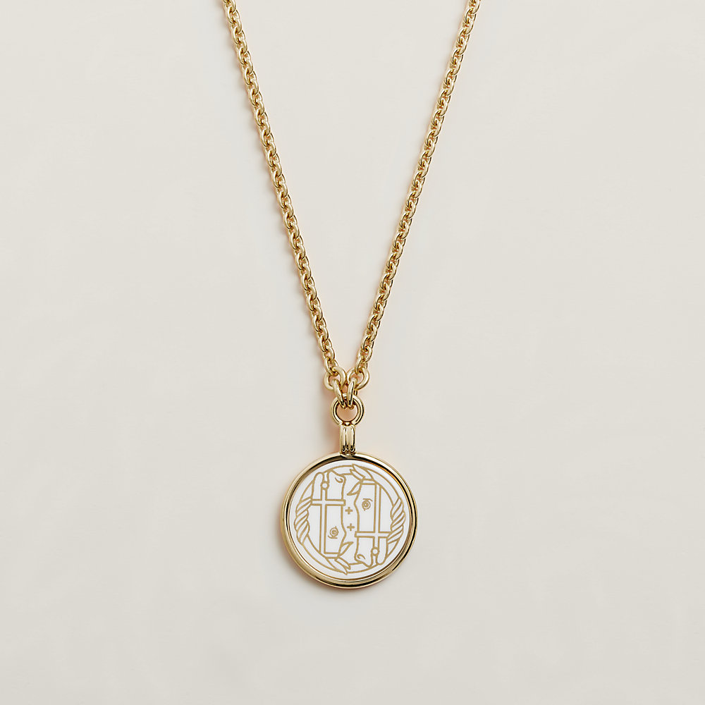 ＊高級感＊【HERMES】エルメス ペンダント Medaille OP'H Medaille Quadrige項鍊，PM | Hermès 愛馬仕台灣地區官網