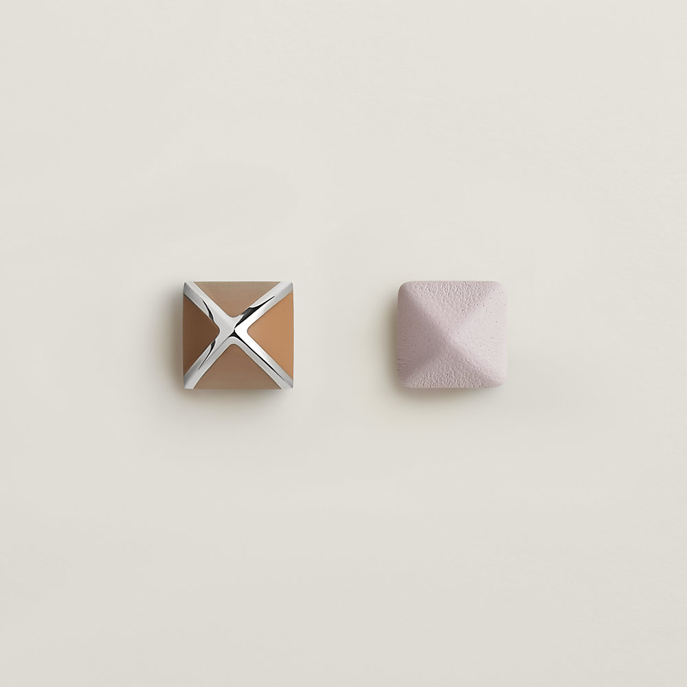 HERMES ピアス Medor Gaine earrings, small model 直営店包装 HERMES ピアス Medor Gaine earrings， small model 直営店包装