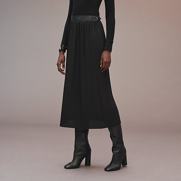 black skater skirt outfit summer