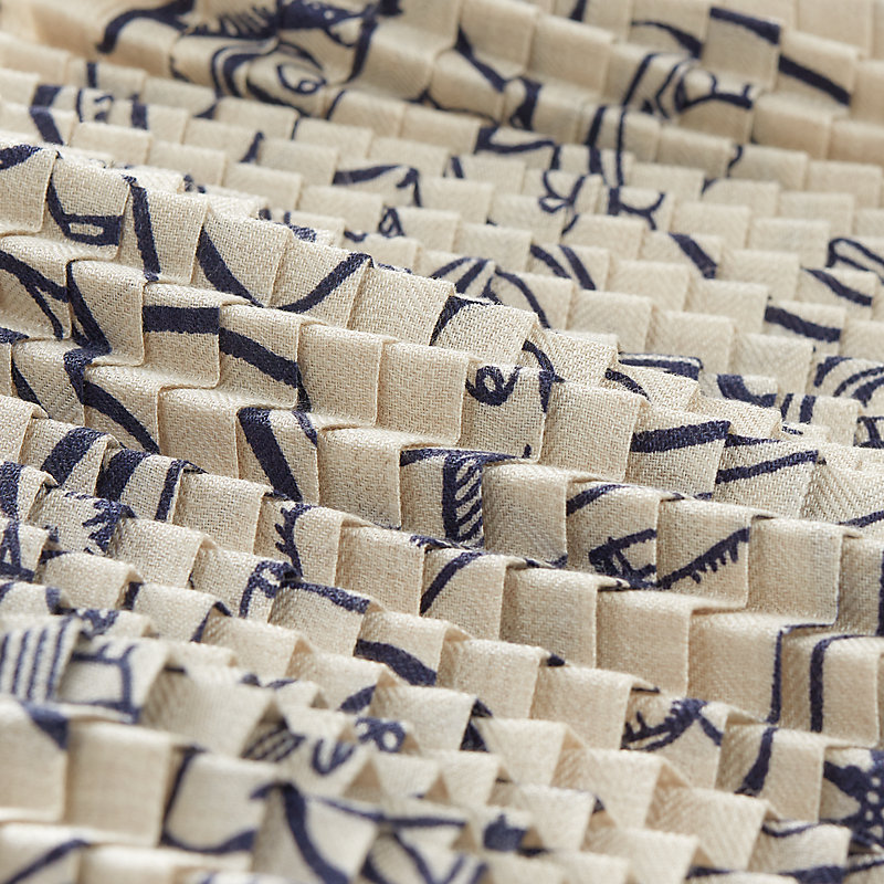 Mille et Un Lapins pleated triangle