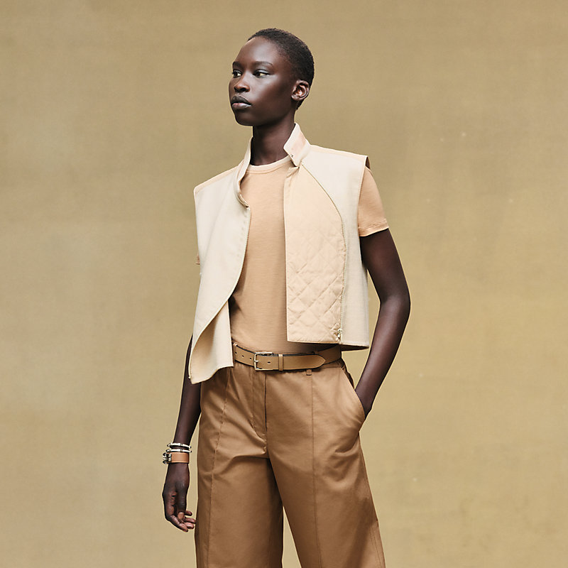 Mixed materials sleeveless jacket