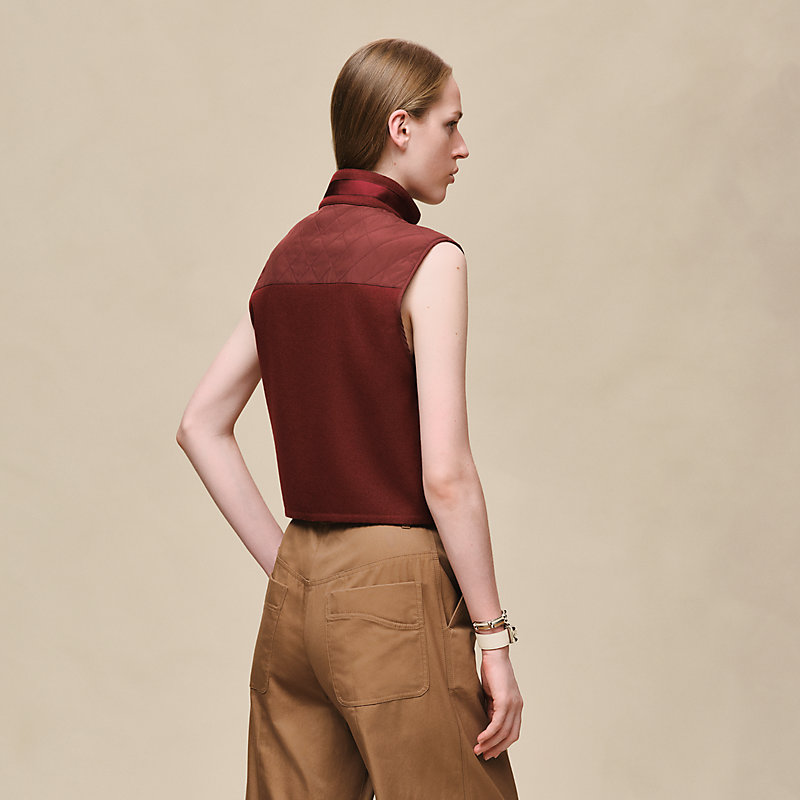 Mixed materials sleeveless jacket