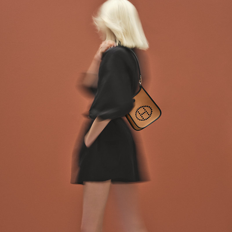 【日本未入荷カラー】HERMES Neo Evelyne ショルダーバッグ 希少♡》 エルメス ネオ エヴリン Neo Evelyne (HERMES