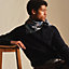 On Air! 65流蘇方巾, 檢視: 佩戴, worn, 檢視共1張圖片的第3張