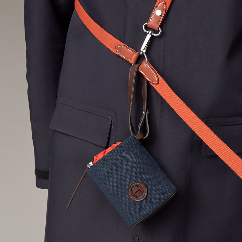 【ギフトにも♪】HERMES ドッグポーチ dog pouch HERMES 犬用ポーチ On-the-go dog pouch 直営店ラッピング