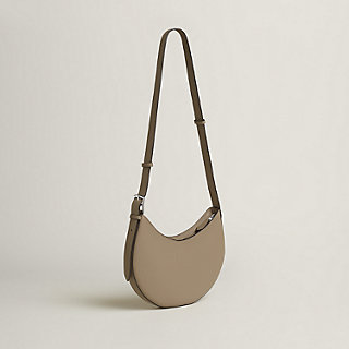 品格を携えて軽やかに HERMES Borsa P’tit Arcon バッグ P'tit Arcon bag | Hermès Czech Republic