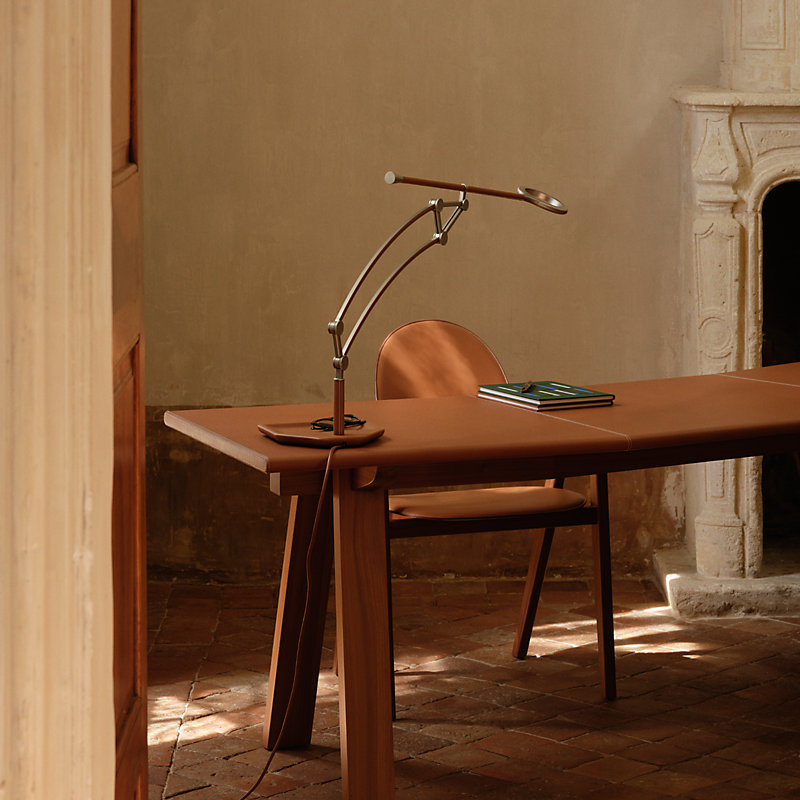 Pantographe desk lamp