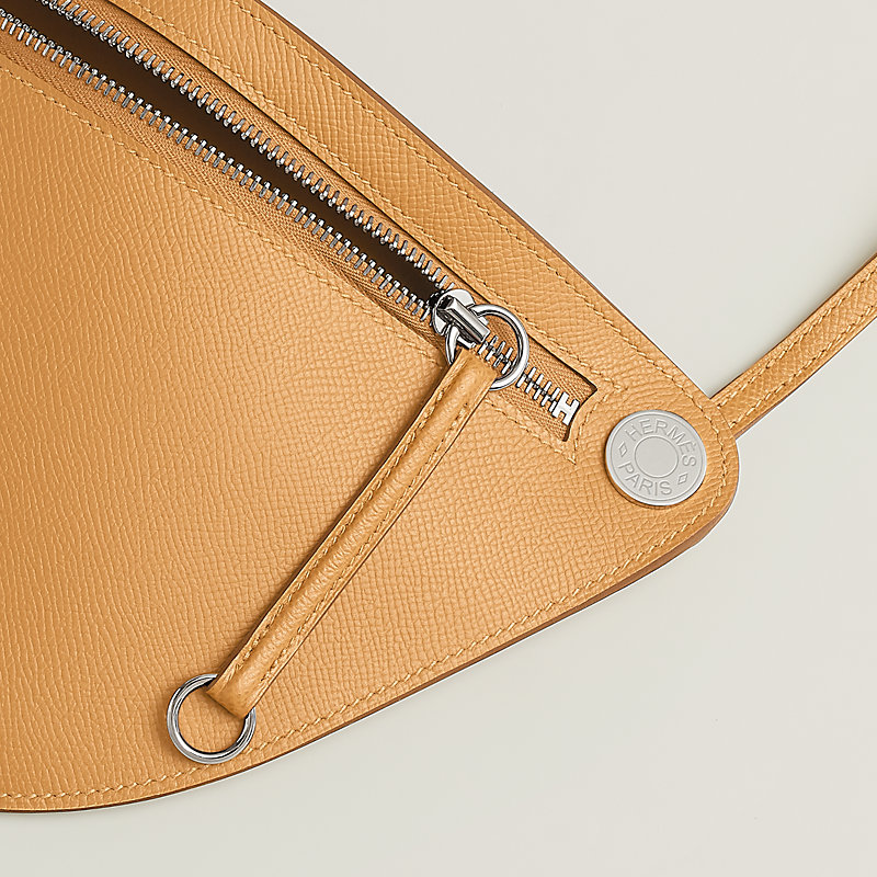 【洗練された特徴的な形♪】HERMES Petite Course bag ゴールド Petite Course bag | Hermès Australia