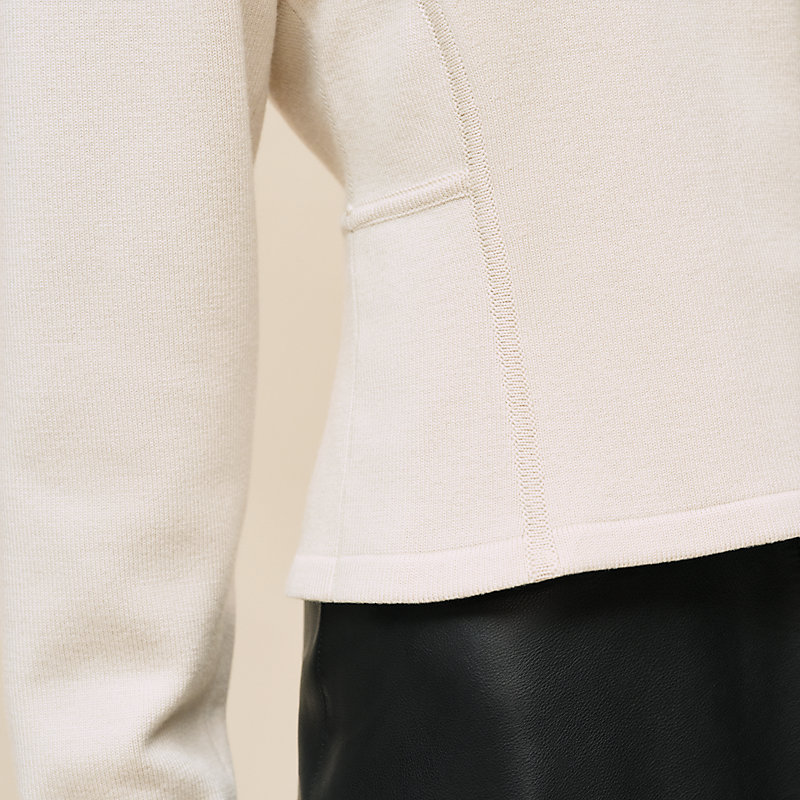 Pull boutonné détails ferronnerie