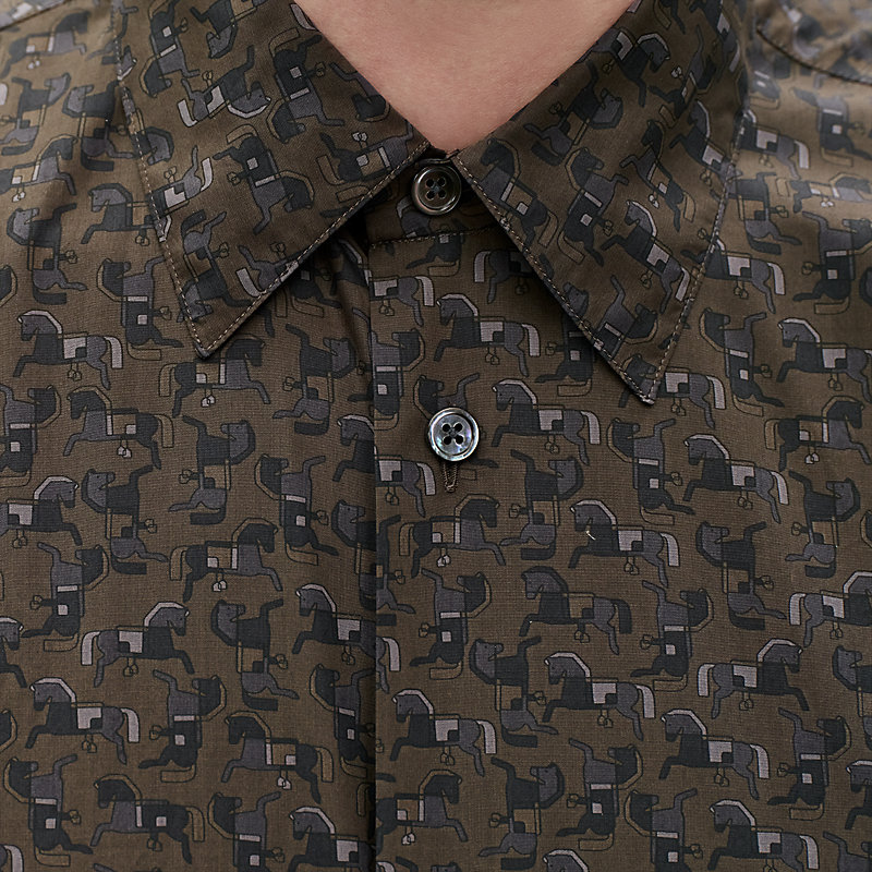 "Quadrigalop" straight cut shirt with Louis collar