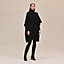 Rechteckig geschnittener Poncho Inspiration Cape mit "H"-Motiv, Ansicht: Getragene Ansicht, worn, Ansicht 5 von 8