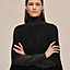 Rechteckig geschnittener Poncho Inspiration Cape mit "H"-Motiv, Ansicht: Getragene Ansicht, worn, Ansicht 6 von 8