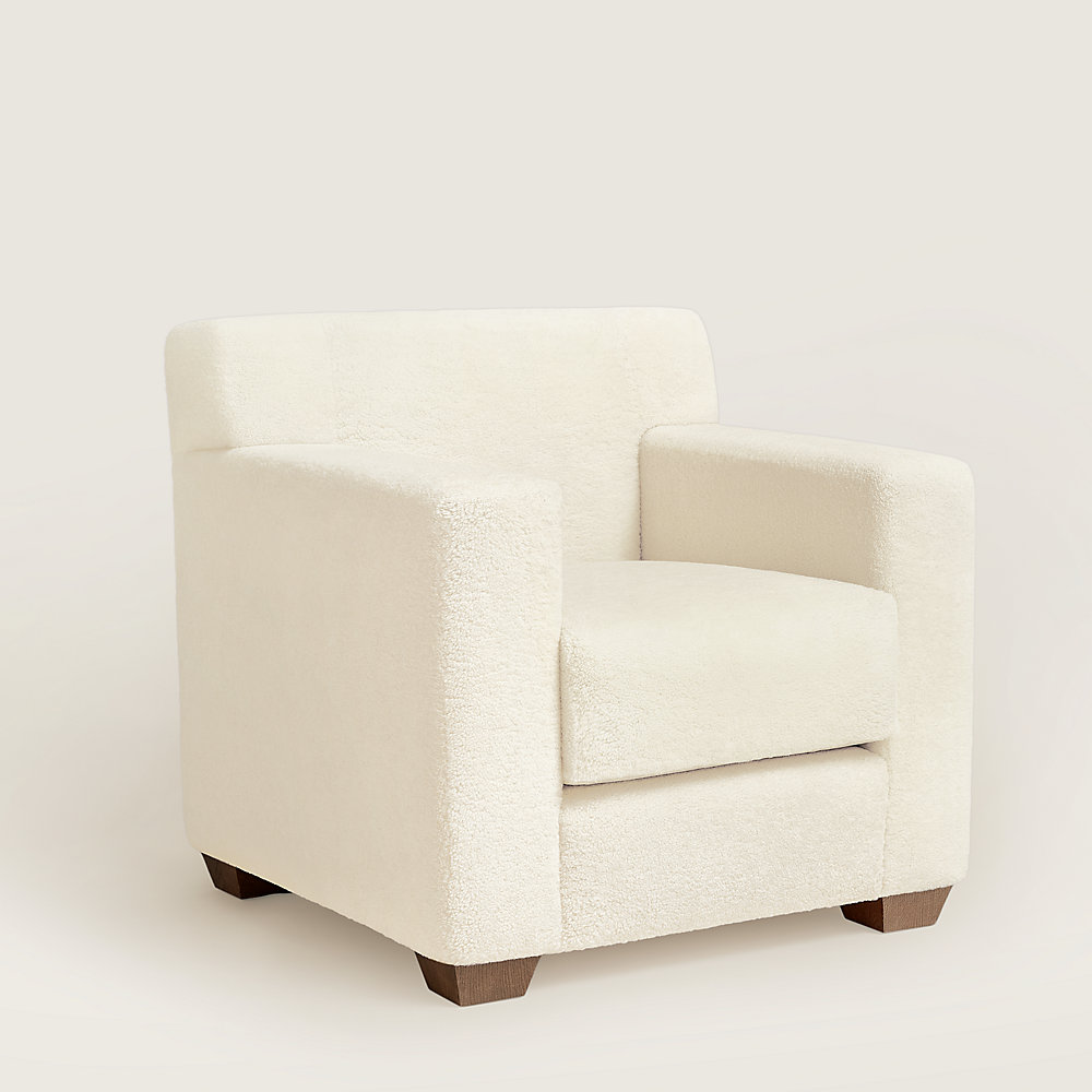Comfortable club chair discount