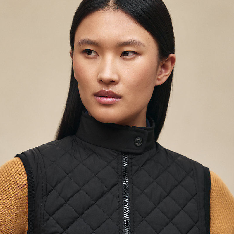 Reversible sleeveless jacket