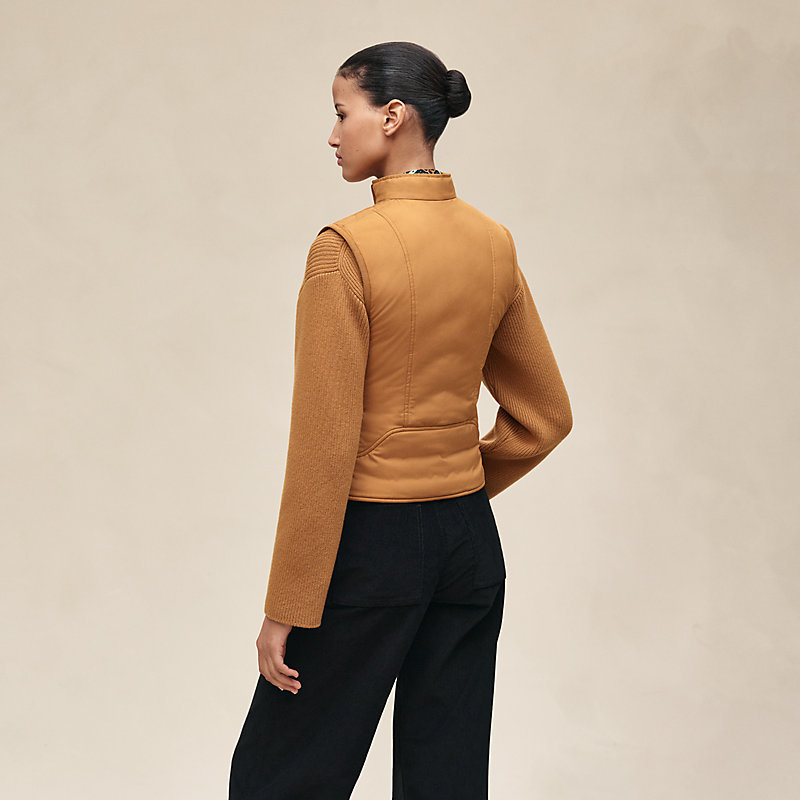 Reversible sleeveless jacket