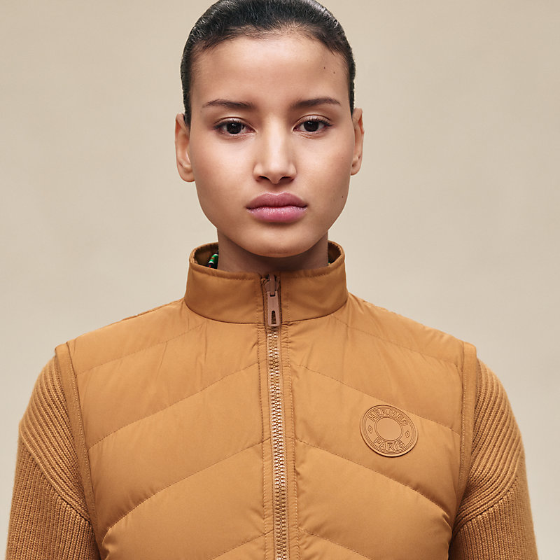 Reversible sleeveless jacket