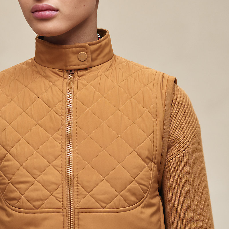 Reversible sleeveless jacket