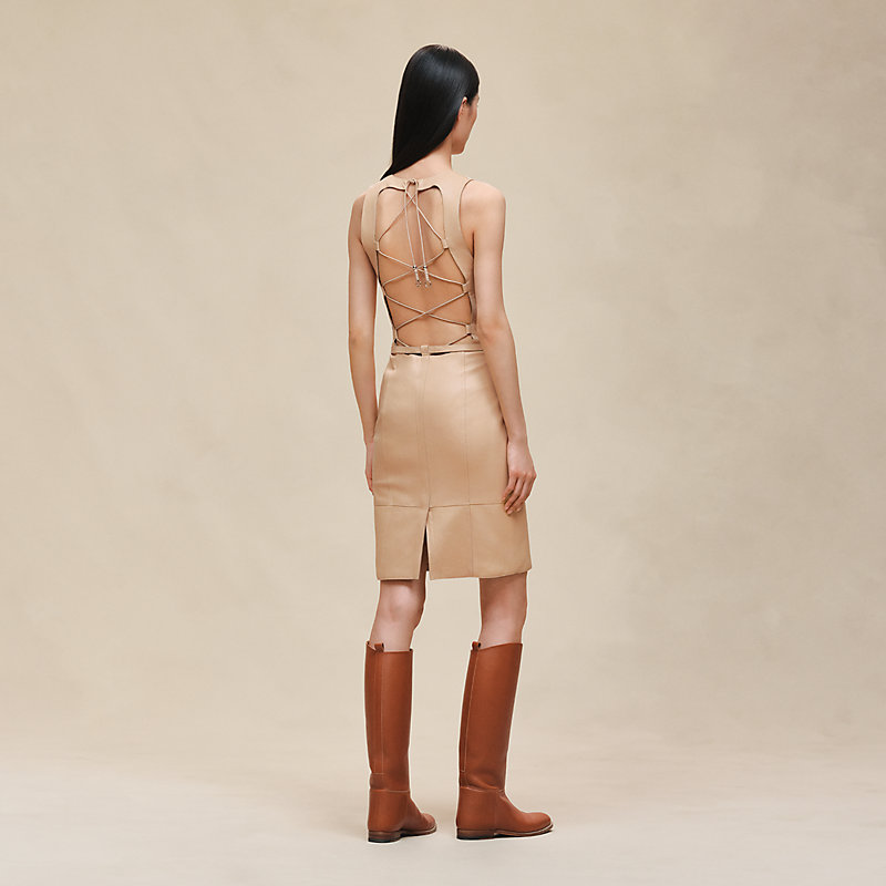 Robe dos lacé