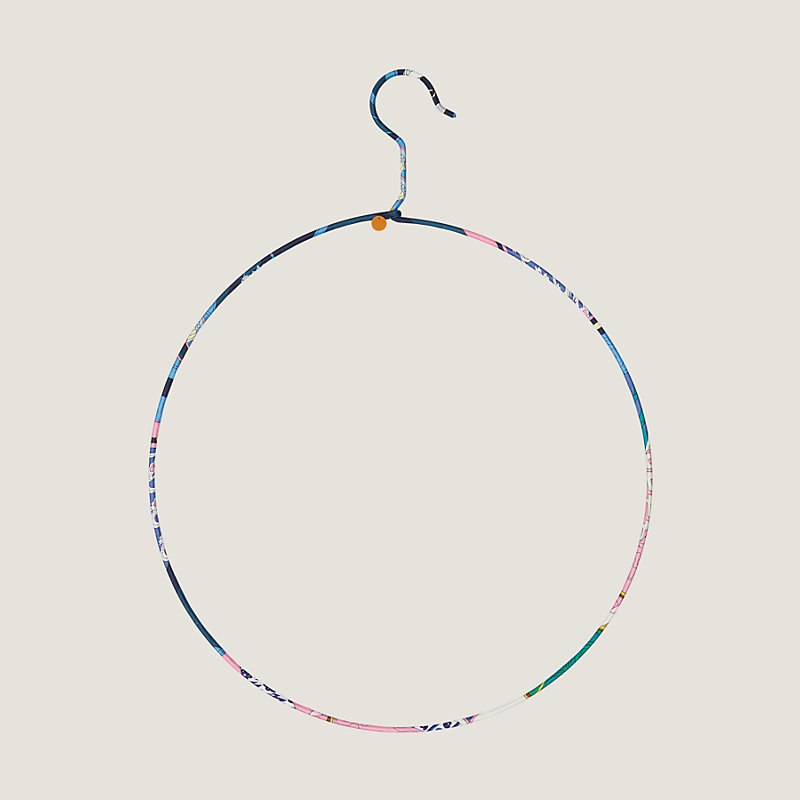 Round hanger