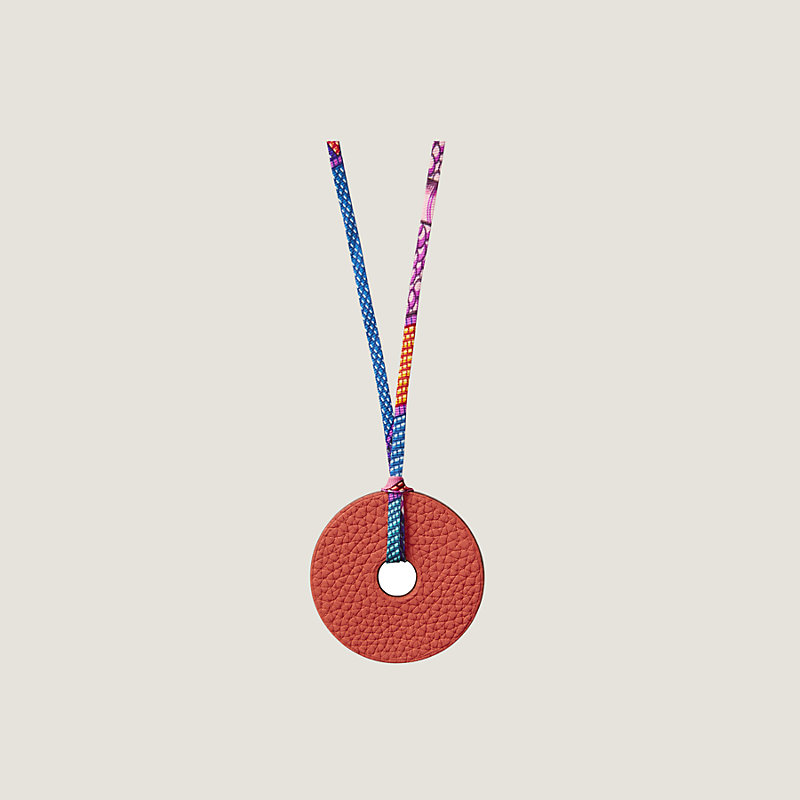 Round pendant PM