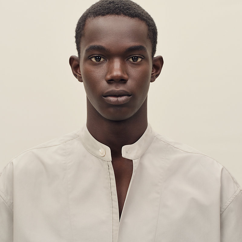 Short-sleeve boxy fit shirt with vareuse collar