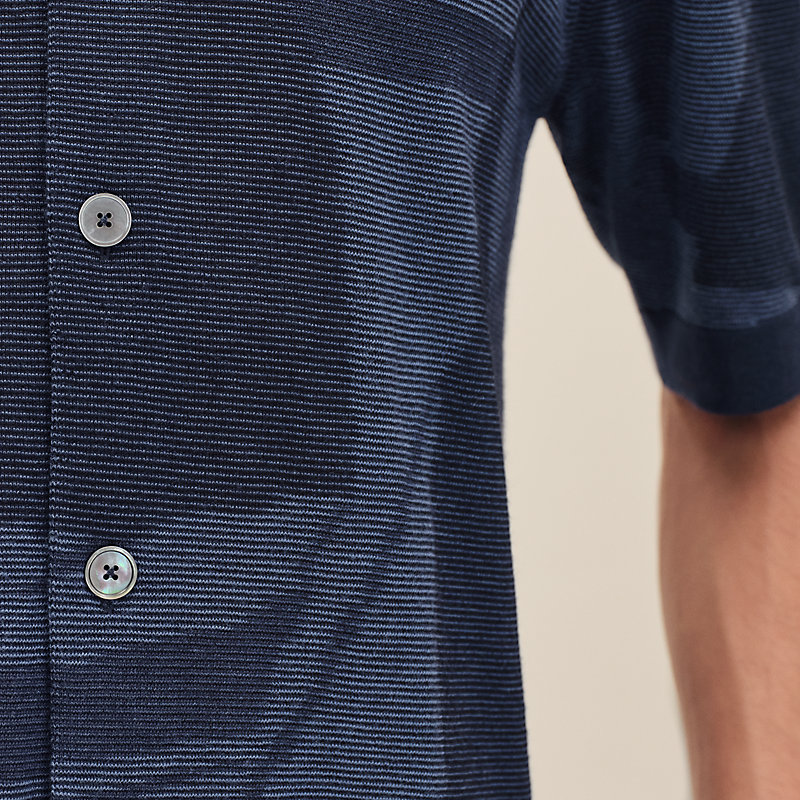 Short-sleeve straight cut shirt