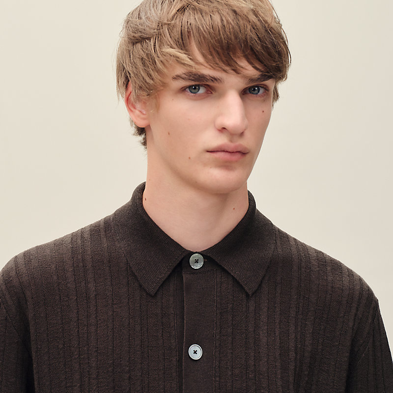 Short-sleeve straight cut shirt