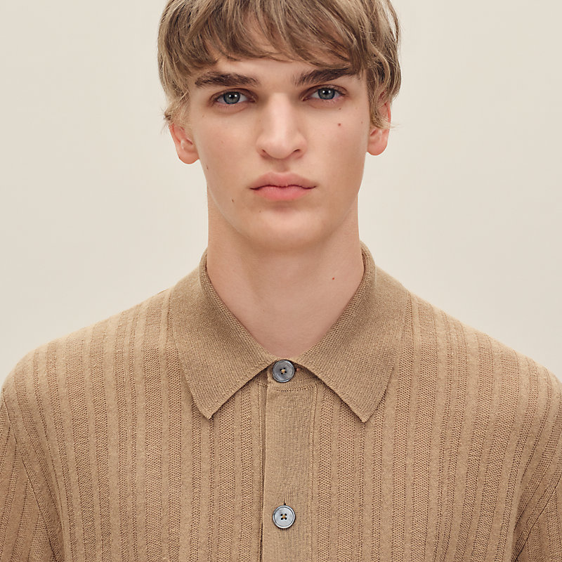 Short-sleeve straight cut shirt