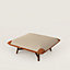 Silla "carré d'assise" Les Nécessaires d'Hermès, tamaño mediano 85, Vista: Ver artículo puesto, worn, vista 1 de 3
