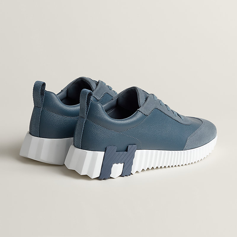 Sneakers Bouncing