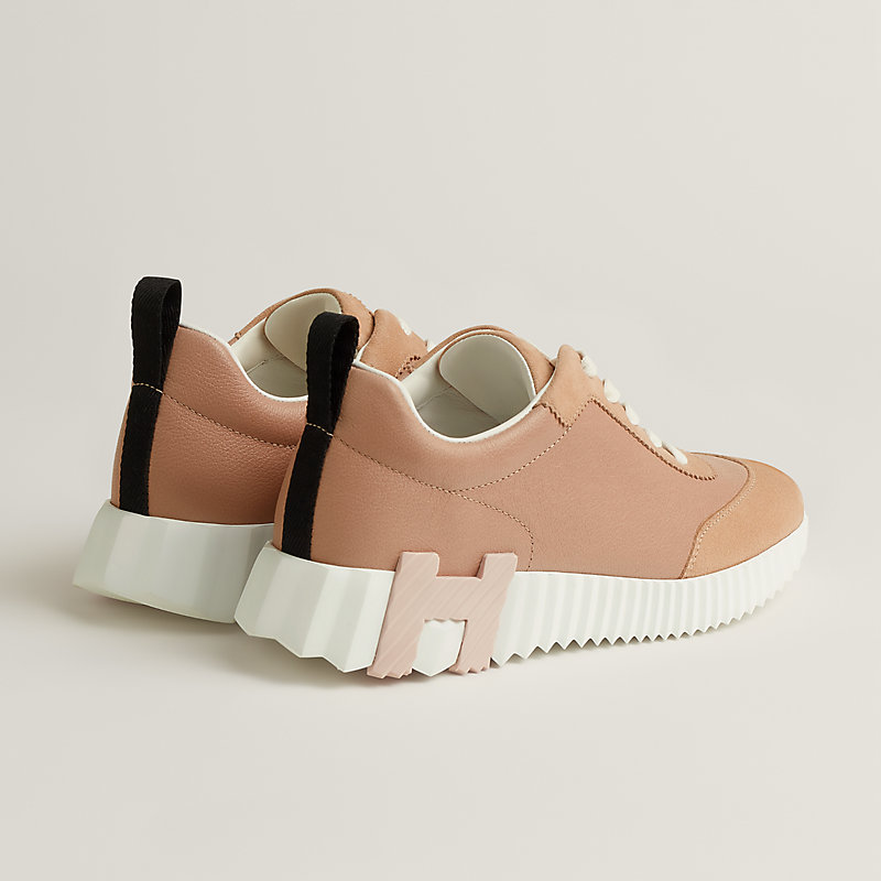 Sneakers Bouncing