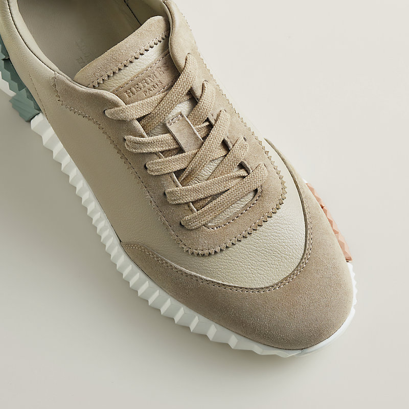 Sneakers Bouncing