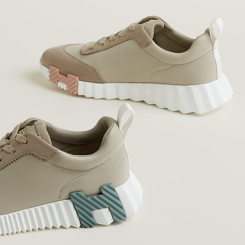 Sneakers Bouncing