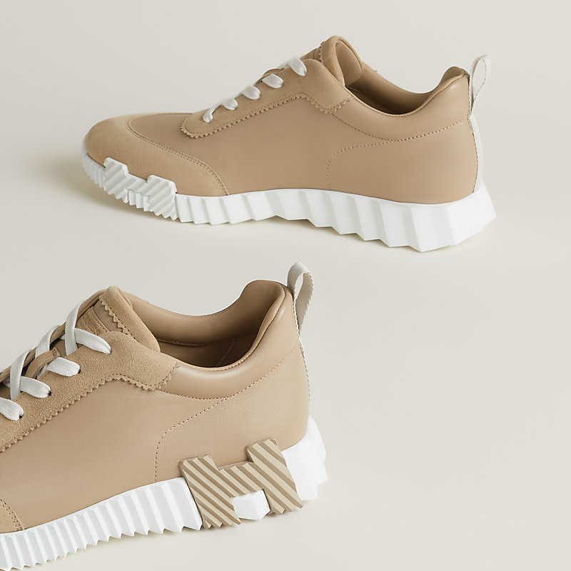 Sneakers Bouncing
